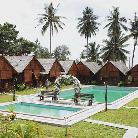 Nipoh Beach Cottage Kijal Ngoại thất bức ảnh