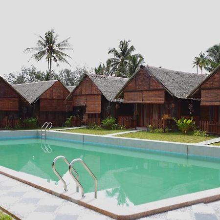 Nipoh Beach Cottage Kijal Ngoại thất bức ảnh