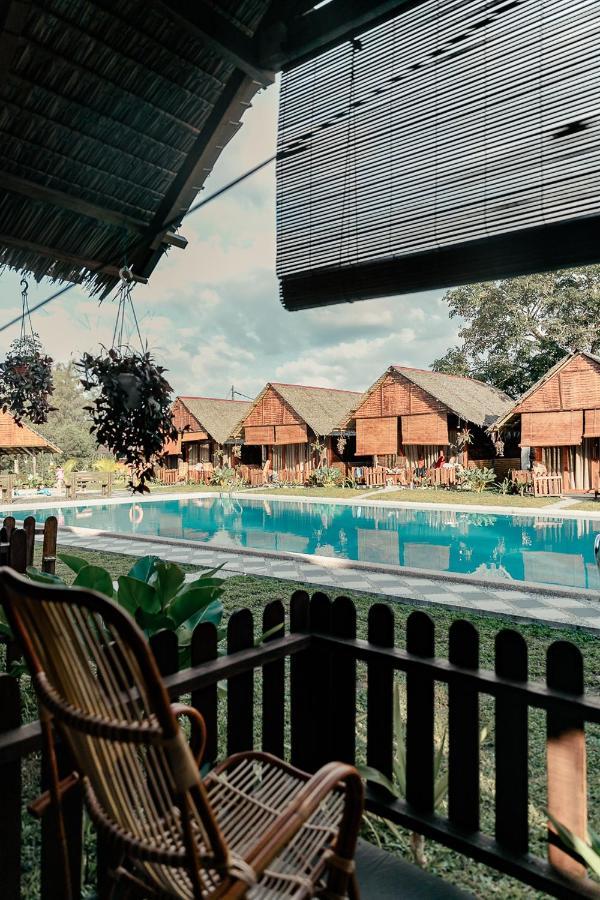 Nipoh Beach Cottage Kijal Ngoại thất bức ảnh