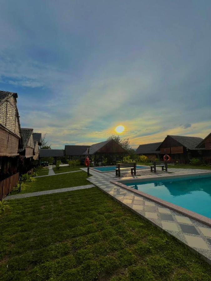 Nipoh Beach Cottage Kijal Ngoại thất bức ảnh
