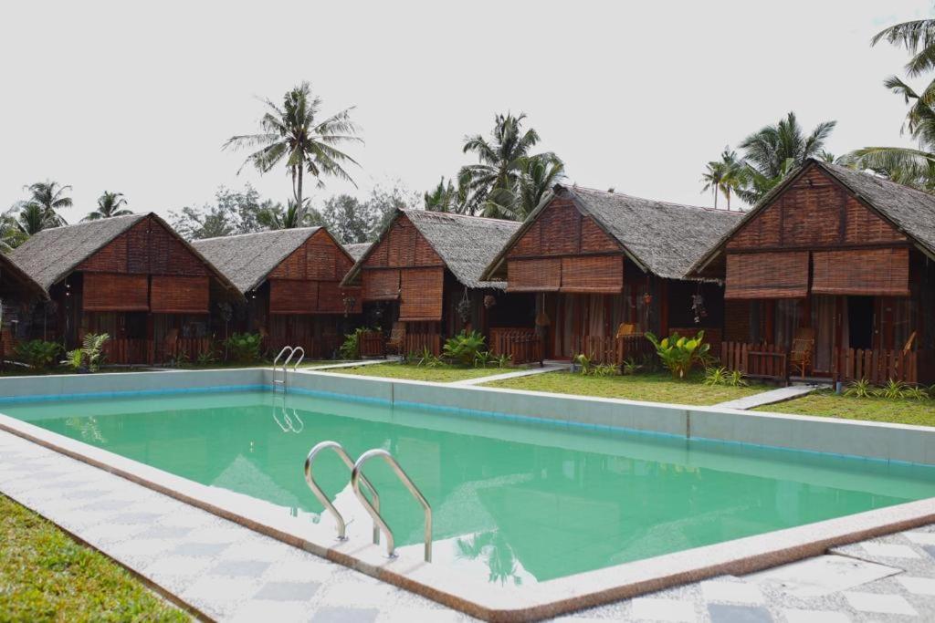 Nipoh Beach Cottage Kijal Ngoại thất bức ảnh