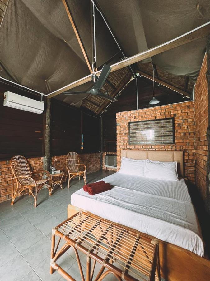 Nipoh Beach Cottage Kijal Ngoại thất bức ảnh