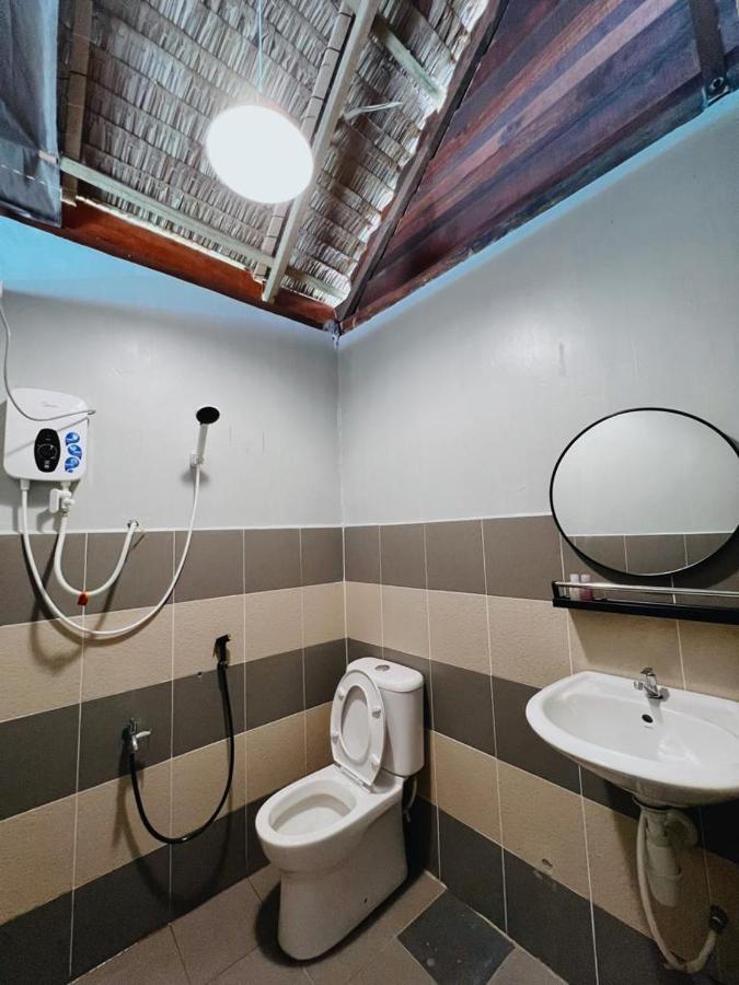 Nipoh Beach Cottage Kijal Ngoại thất bức ảnh